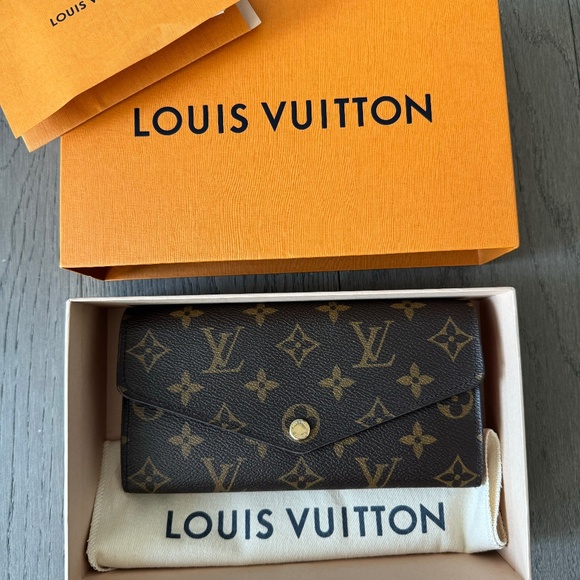 Sarah Wallet Louis Vuitton - Picture 1 of 3